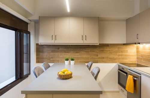 Rethymno Apartment | Discover Antigoni's Seaside Lodge with Oceanfront Relaxation