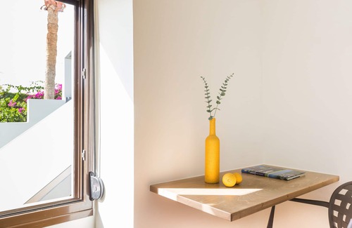 Rethymno Apartment | Discover Antigoni's Seaside Lodge with Oceanfront Relaxation