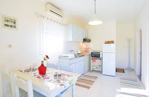 Koutsi Apartment | Relax at Antigoni Villa Ena: Pool, Ocean Views & A/C