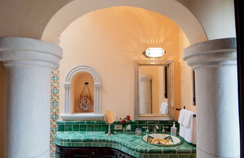 San Miguel de Allende Bed & Breakfast | Outstanding Stay at Antigua Capilla B&B - Guest Rated 9.8