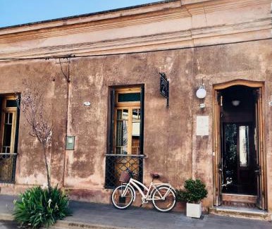 San Antonio de Areco Hotel | Delightful Antigua Casona Bed & Breakfast with Pool Access