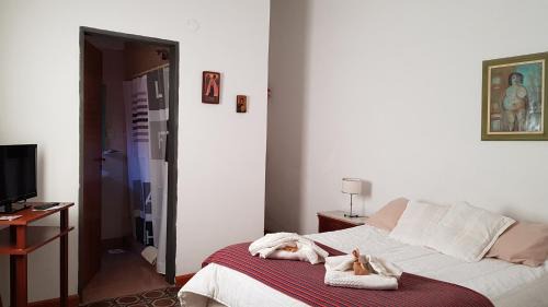 Concepcion del Uruguay Hotel | Pet-Friendly Antigua Fonda Hosteria with Kitchen Access