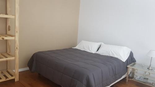 Concepcion del Uruguay Hotel | Pet-Friendly Antigua Fonda Duplex Studio with Kitchen