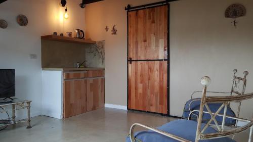 Concepcion del Uruguay Hotel | Pet-Friendly Antigua Fonda Duplex Studio with Kitchen