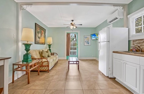 Historic Seaport Condo | *ANTIGUA SUITE @ SEAPORT INN* Guest Suite w/Pool Access + LAST KEY SERVICES.