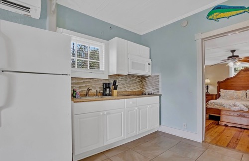 Historic Seaport Condo | *ANTIGUA SUITE @ SEAPORT INN* Guest Suite w/Pool Access + LAST KEY SERVICES.