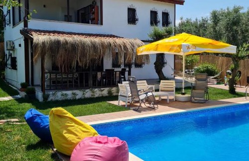 Iznik House | Discover Antik House İznik: Family-Friendly with Pool Access