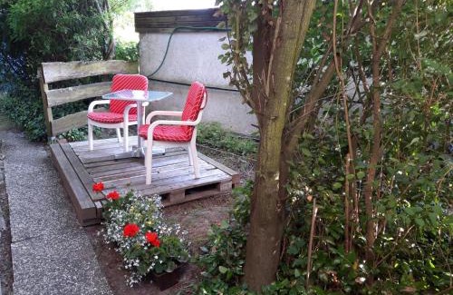 Kalletal Apartment | Discover Antikhüttchen: Family-Friendly Getaway Awaits