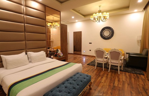 Sonepat Hotel | Affordable Comfort at Antilia By Zion: Pool & Dining Await