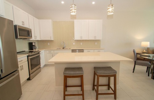 Naples Condo | Relaxing Antilles Getaway Steps from Marco Island