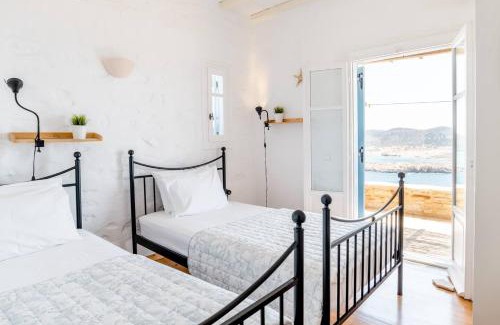 Antiparos Apartment | Tranquil Antiparos Vibes with Oceanfront Views, Rated 9.9
