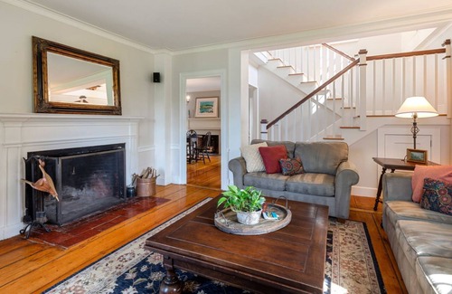Duxbury House | Historic Oasis with Gardens, Steps from the Bay – Rated 9.6