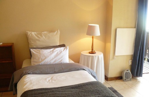 Grahamstown House | Charming Antique Silk Self Catering Unit - Family Friendly