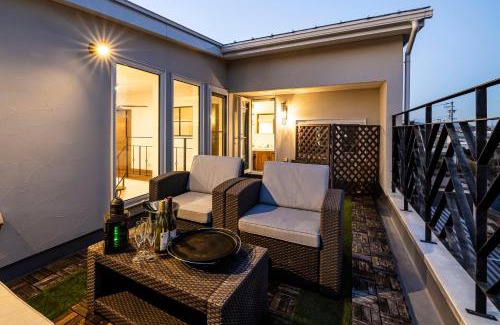 Inuyama Apartment | Delightful Antiques Inuyama: Family & Pet-Friendly Retreat