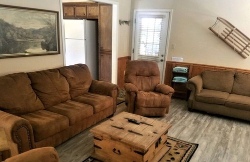Ruidoso House | Cozy Antlers at Cedar Creek Cabin with Hot Tub & Amenities