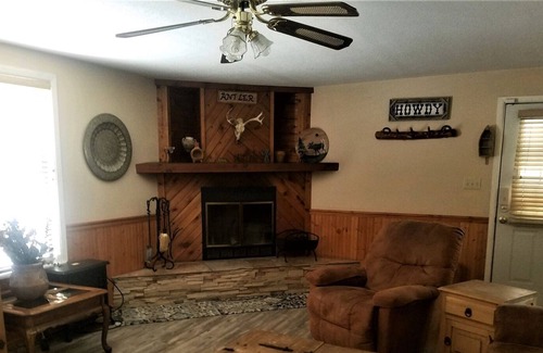 Ruidoso House | Cozy Antlers at Cedar Creek Cabin with Hot Tub & Amenities