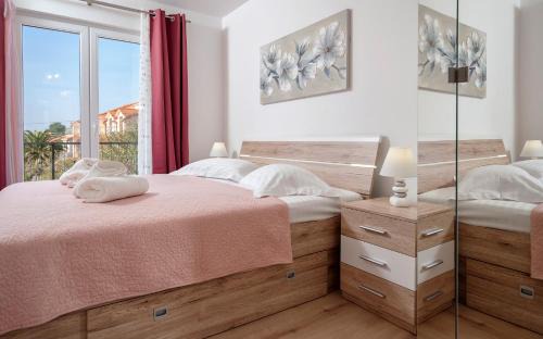 Vrboska Apartment | Discover Antonella: 4-Star Family Haven with Great Amenities