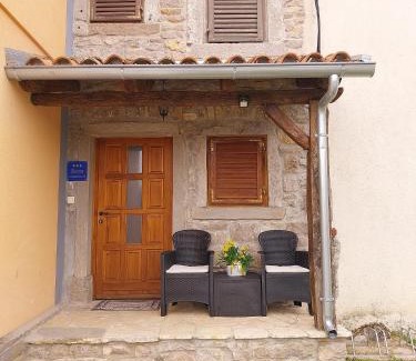 Grabri Apartment | Guest Rated: Antonia & Arian - Family-Friendly Retreat