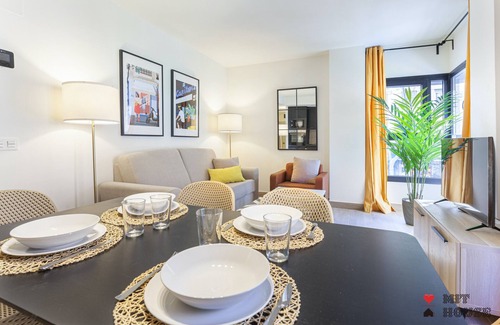 Atocha Apartment | Elegant Antonio Lopez XIV Apartment in Heart of Madrid