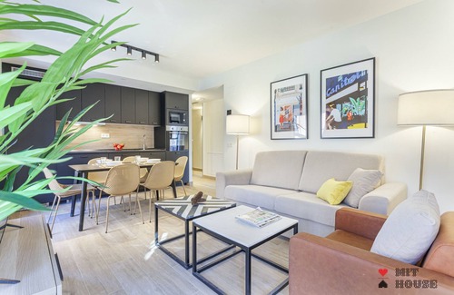 Atocha Apartment | Elegant Antonio Lopez XIV Apartment in Heart of Madrid