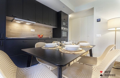 Atocha Apartment | Elegant Antonio Lopez XIV Apartment in Heart of Madrid