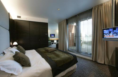 Gares Hotel | Stylish Antony Palace Hotel Near Venice Airport with Spa