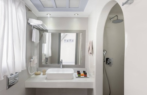 Perissa Hotel | Indulge at Antoperla Hotel & Spa - 5-Star Guest Rated Luxury