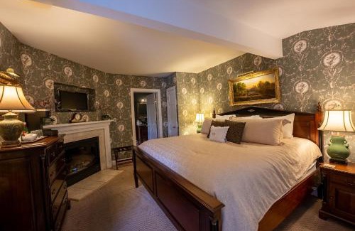 Taneytown Hotel | Elegant Antrim 1844: Oceanfront Retreat with Pool Access