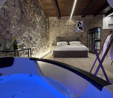 Rione Duomo House | Delightful Antrum Loft with Breakfast & Hot Tub Access