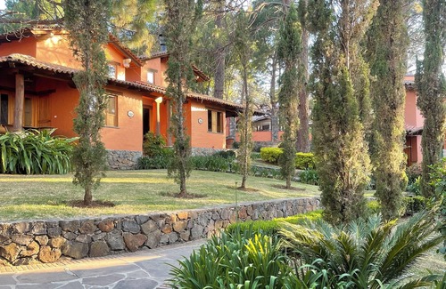 Mazamitla Cabin | Indulge in Anturio Cabaña with Beautiful Gardens & Spa