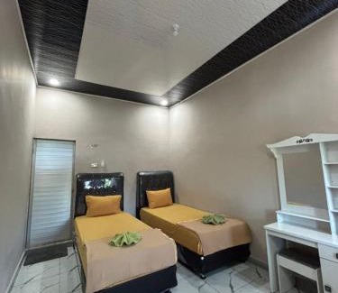 Bukit Lawang House | Anugrah Guest House - Orangutan Trekking & Tours