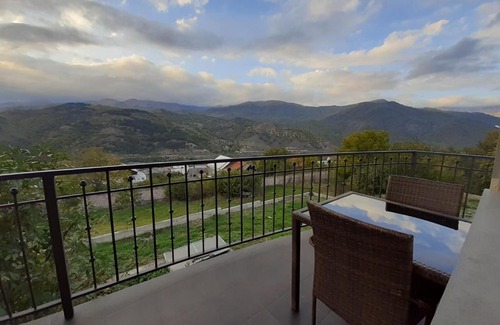 Dilijan Apartment | Experience Anuki-Tanuki: Pet-Friendly Retreat with Pool Access