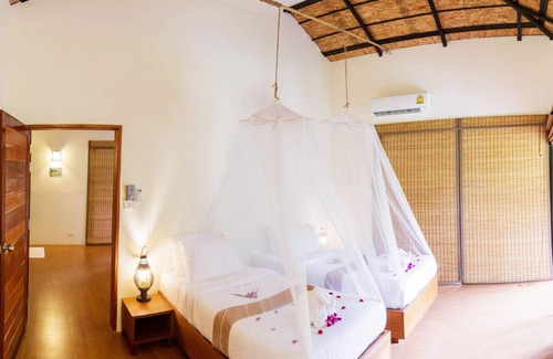 Phanom Hotel | Unique Anurak Community Lodge: Family-Friendly Retreat
