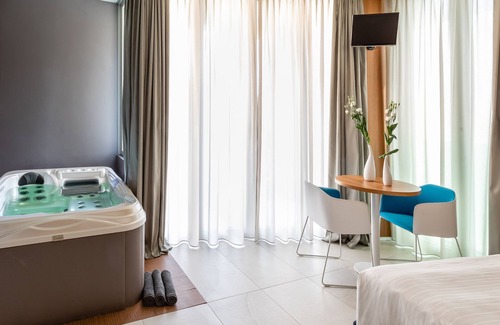 Castel San Pietro Terme Hotel | Discover Anusca Palace Hotel: 4-Star Stay with Spa & Pool