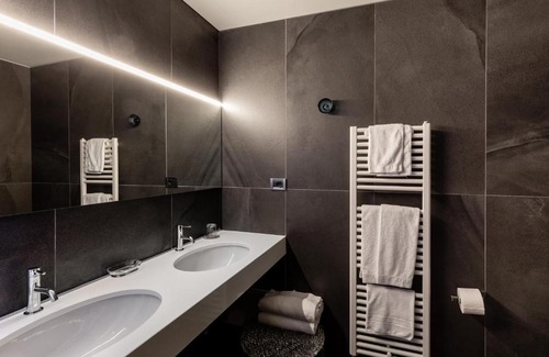 Castel San Pietro Terme Hotel | Relax at Anusca Palace Hotel: 4-Star Oceanfront Escape