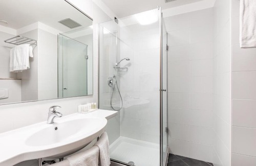 Castel San Pietro Terme Hotel | Relax at Anusca Palace Hotel: 4-Star Oceanfront Escape