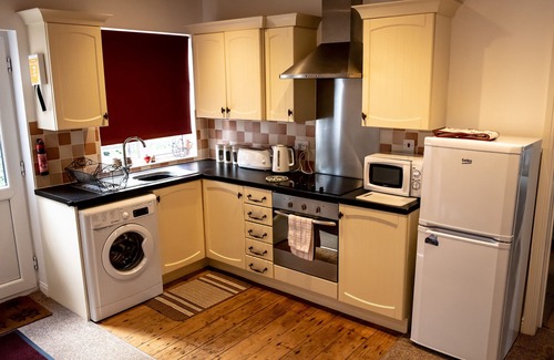 Louth Cottage | Discover ANVIL LODGE: Pet-Friendly Retreat with Garden