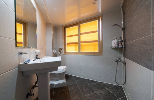 Anyang Hotel | Experience Comfort at Anyang Donkey Hotel with Hot Tub