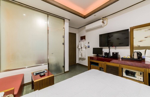 Anyang Hotel | Eco-Friendly Getaway at Anyang Hub with Family Amenities