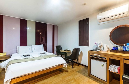 Anyang Hotel | Eco-Friendly Escape at Anyang Lu with Family Amenities