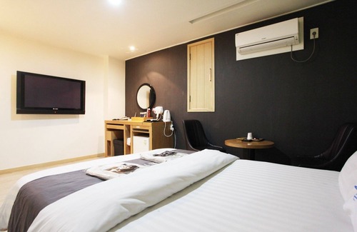 Anyang Hotel | Eco-Friendly Escape at Anyang Lu with Family Amenities