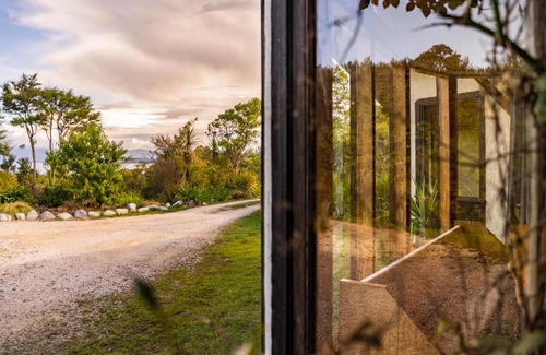Collingwood Resort | Serene Ao Marama Retreat: Oceanfront Getaway with Hot Tub