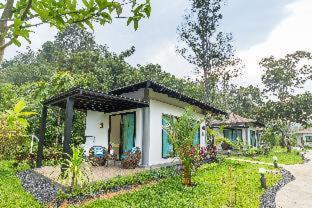 Krabi Villa | Eco-Friendly Aonang Eco Villa with Oceanfront Pool & Dining