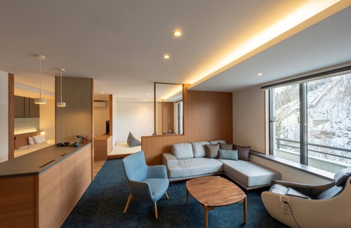 Shirogane Onsen Hotel | Relax at Aonobi Yuyu: Family-Friendly with Hot Tub Access