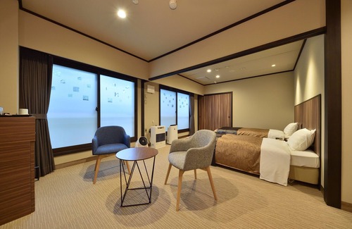 Shirogane Onsen Hotel | Relax at Aonobi Yuyu: Family-Friendly with Hot Tub Access