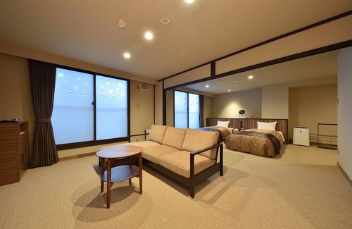 Shirogane Onsen Hotel | Relax at Aonobi Yuyu: Family-Friendly with Hot Tub Access
