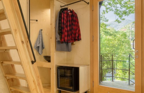 Konitsa Hotel | Relaxing Aoos River Treehouse with Pool & Family Amenities