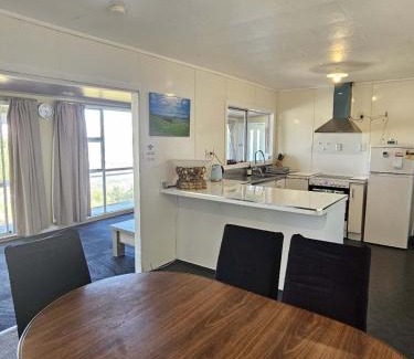 Kawaha Point House | Child-Friendly Aorangi Peak Cottage - 4-Star Comfort Awaits