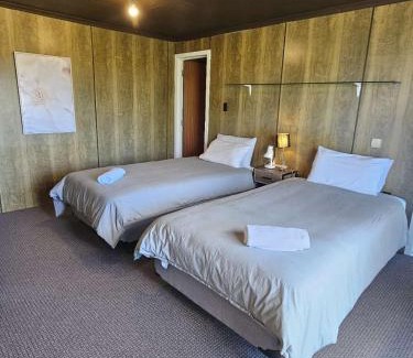Kawaha Point House | Child-Friendly Aorangi Peak Cottage - 4-Star Comfort Awaits