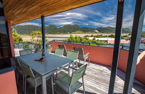 Collingwood House | Family-Friendly Aorere House - Collingwood Holiday Retreat
